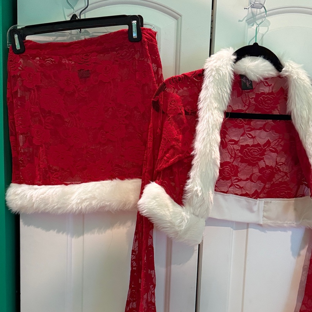 Music Legs Red Lace Two-Piece Holiday Robe Set with White Faux Fur Trim